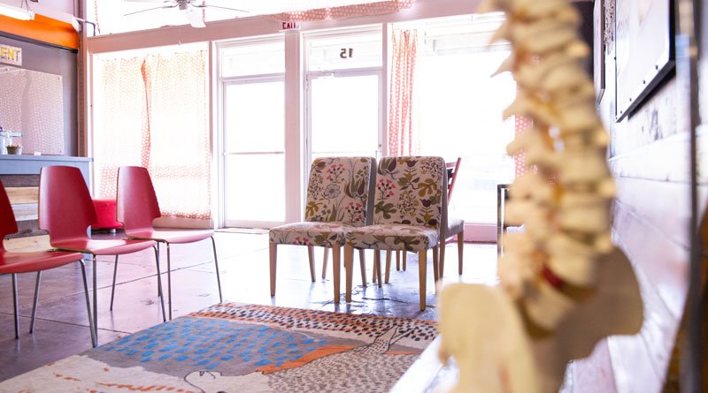 Waiting-Area Office of family chiropractor Dr. Lee Grant in Ardmore, OK